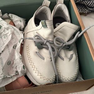 Community Women’s White leather sneakers